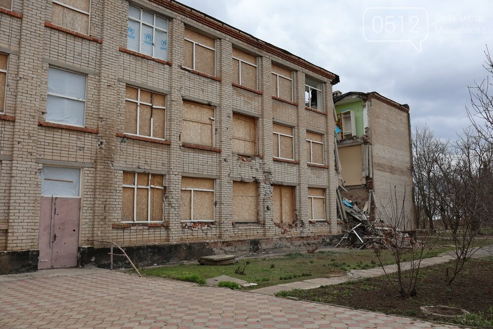 Пошкоджена школа у Прибузькому