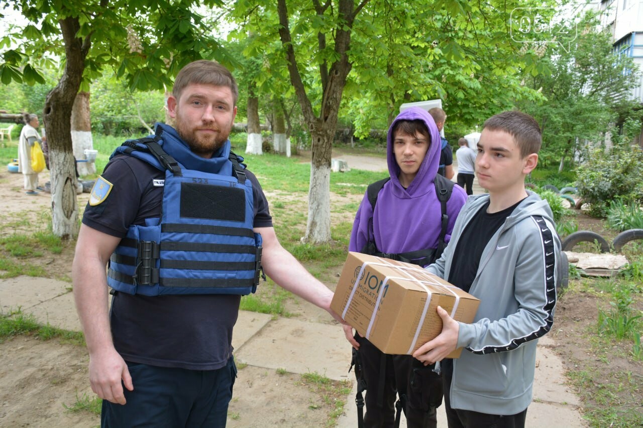 Роздача гуманітарної допомоги у Херсоні