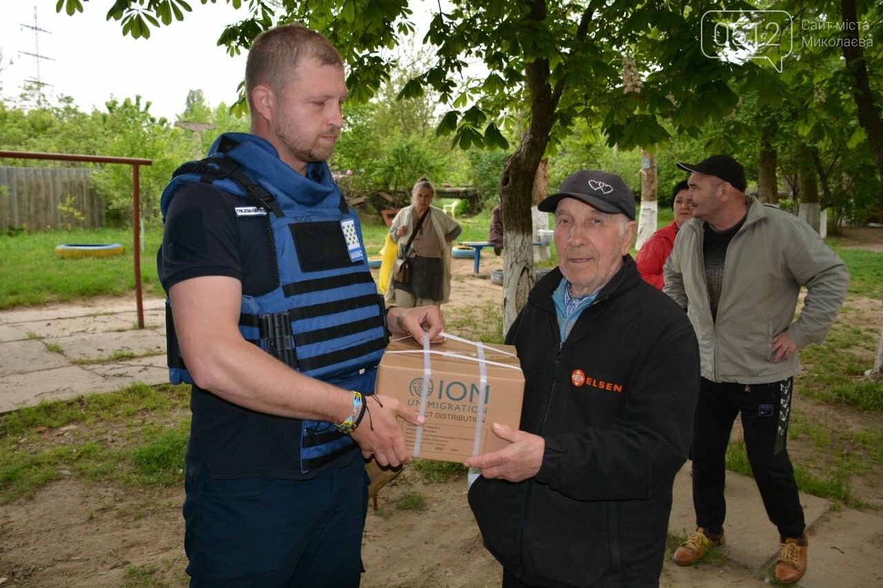 Роздача гуманітарної допомоги у Херсоні
