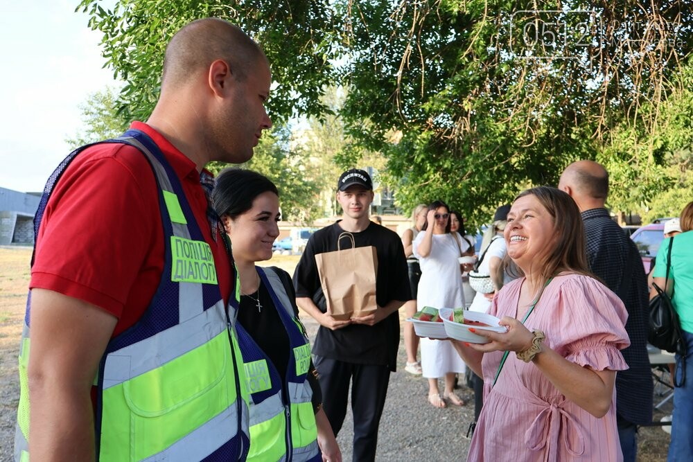 справа - лідерка зоозахисного руху Люся Михайловська