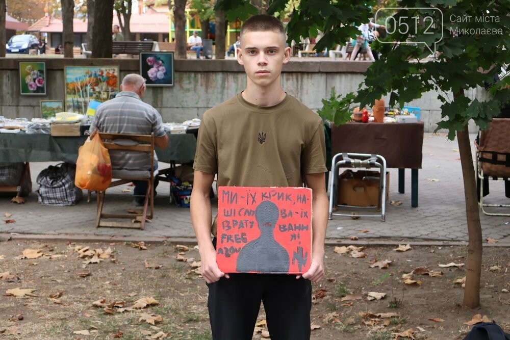 В Николаеве сотни людей вышли на акцию, чтобы привлечь внимание к проблемам военнопленных
