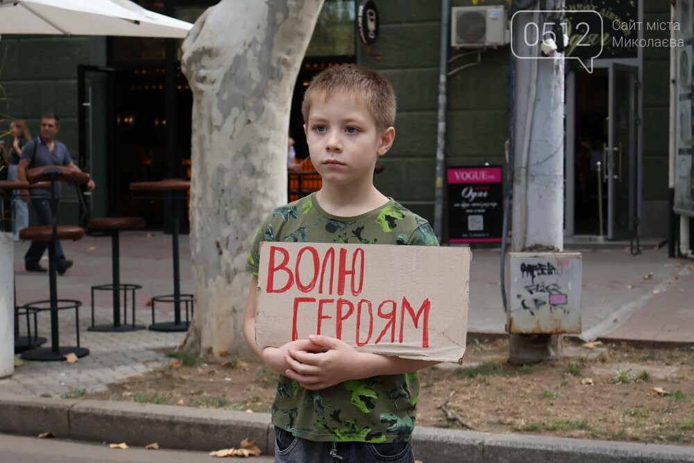 В Николаеве сотни людей вышли на акцию, чтобы привлечь внимание к проблемам военнопленных