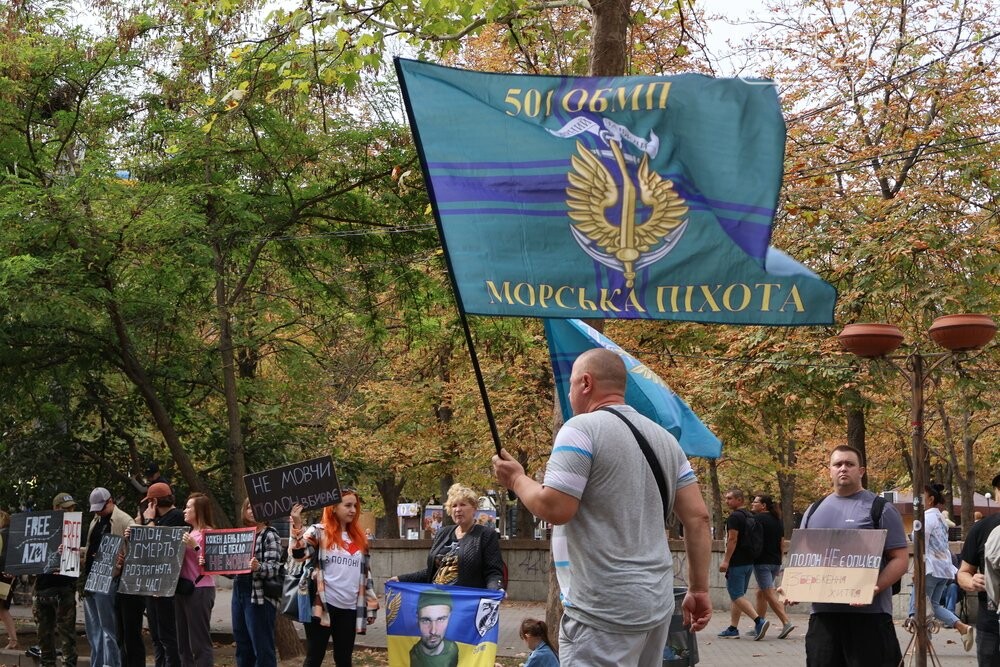 В Николаеве сотни людей вышли на акцию, чтобы привлечь внимание к проблемам военнопленных