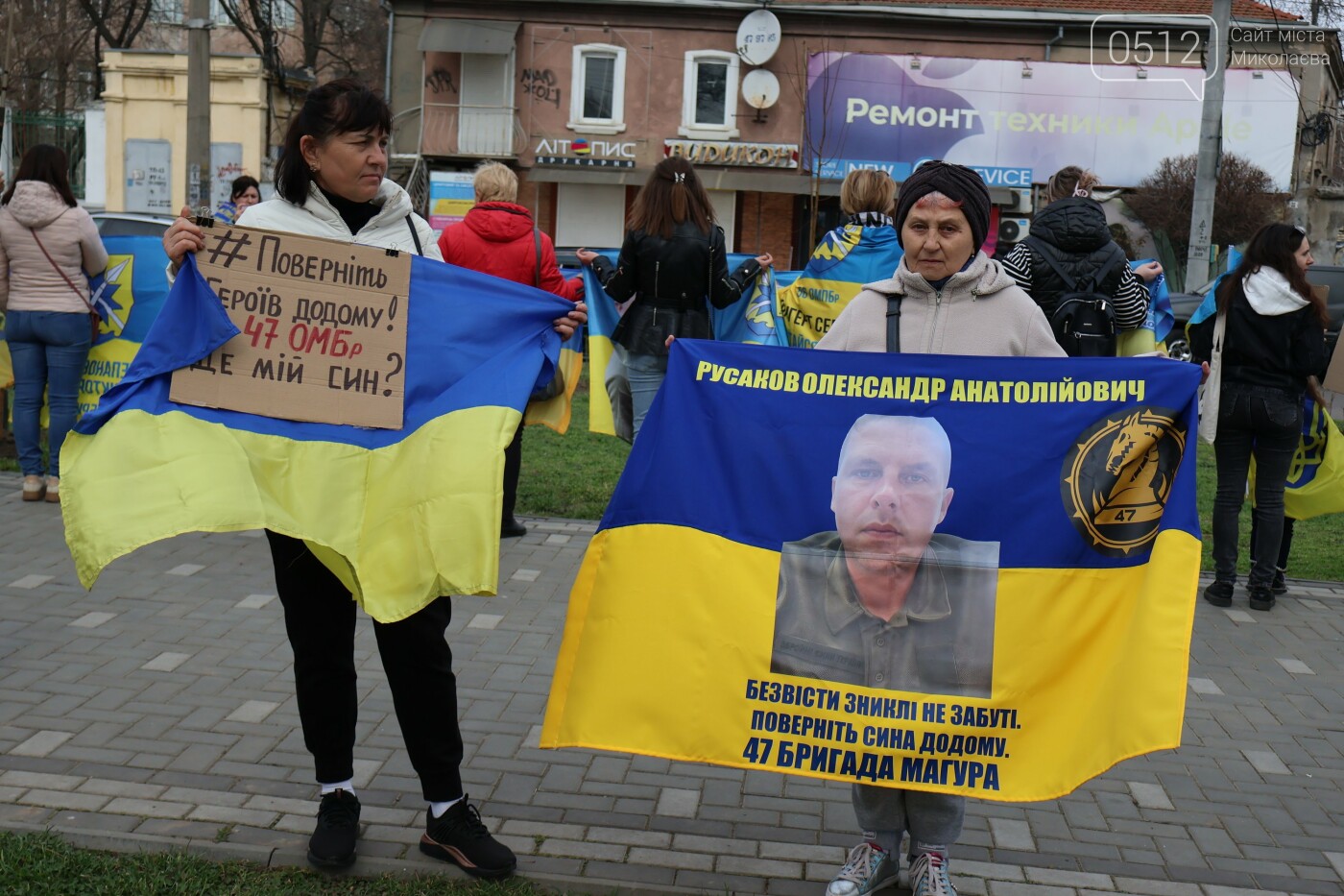 "Миколаїв не забуває своїх героїв": акція підтримки полонених воїнів об’єднала сотні людей