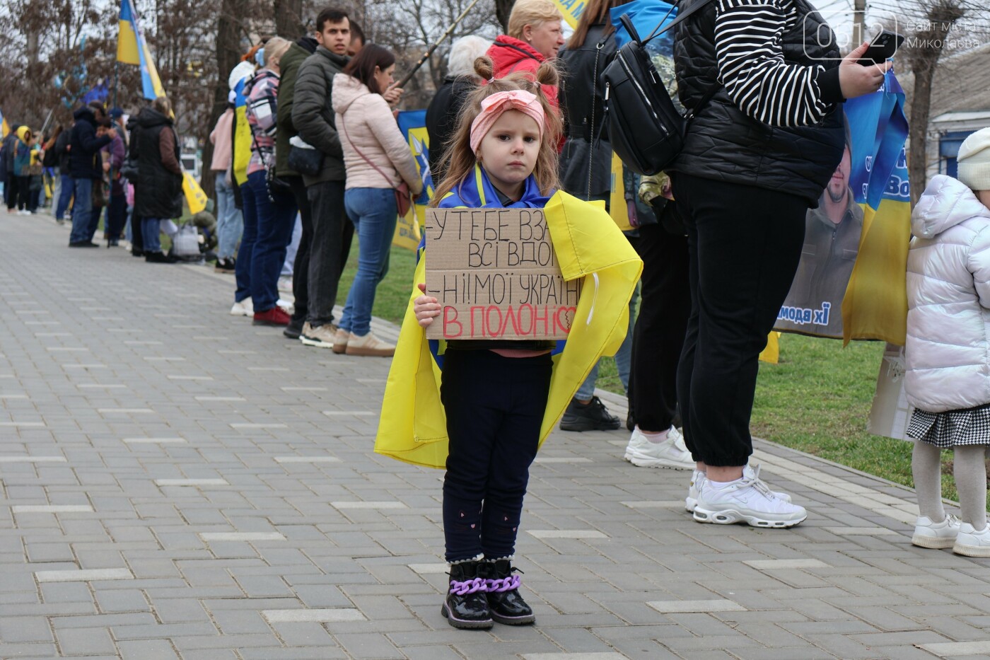 "Миколаїв не забуває своїх героїв": акція підтримки полонених воїнів об’єднала сотні людей