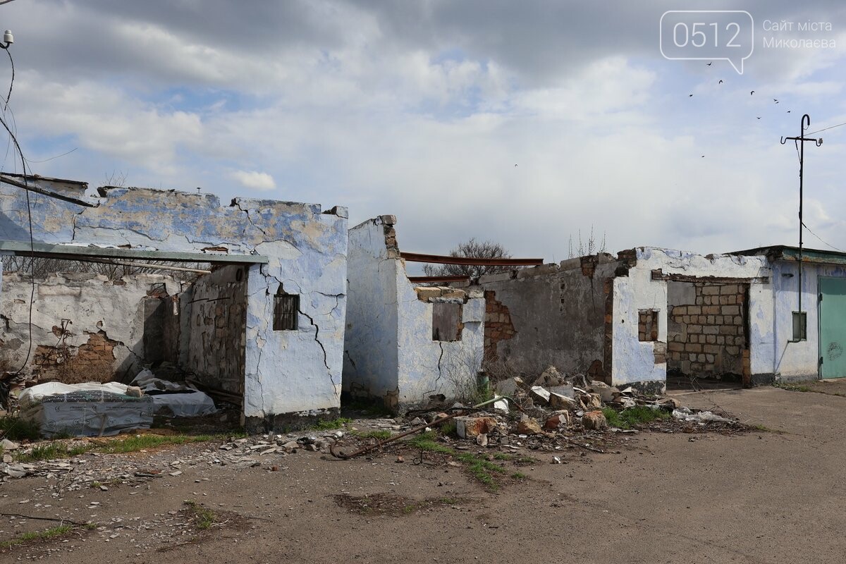 Пошкоджені гаражі в житловому секторі у Первомайському. Фото 0512