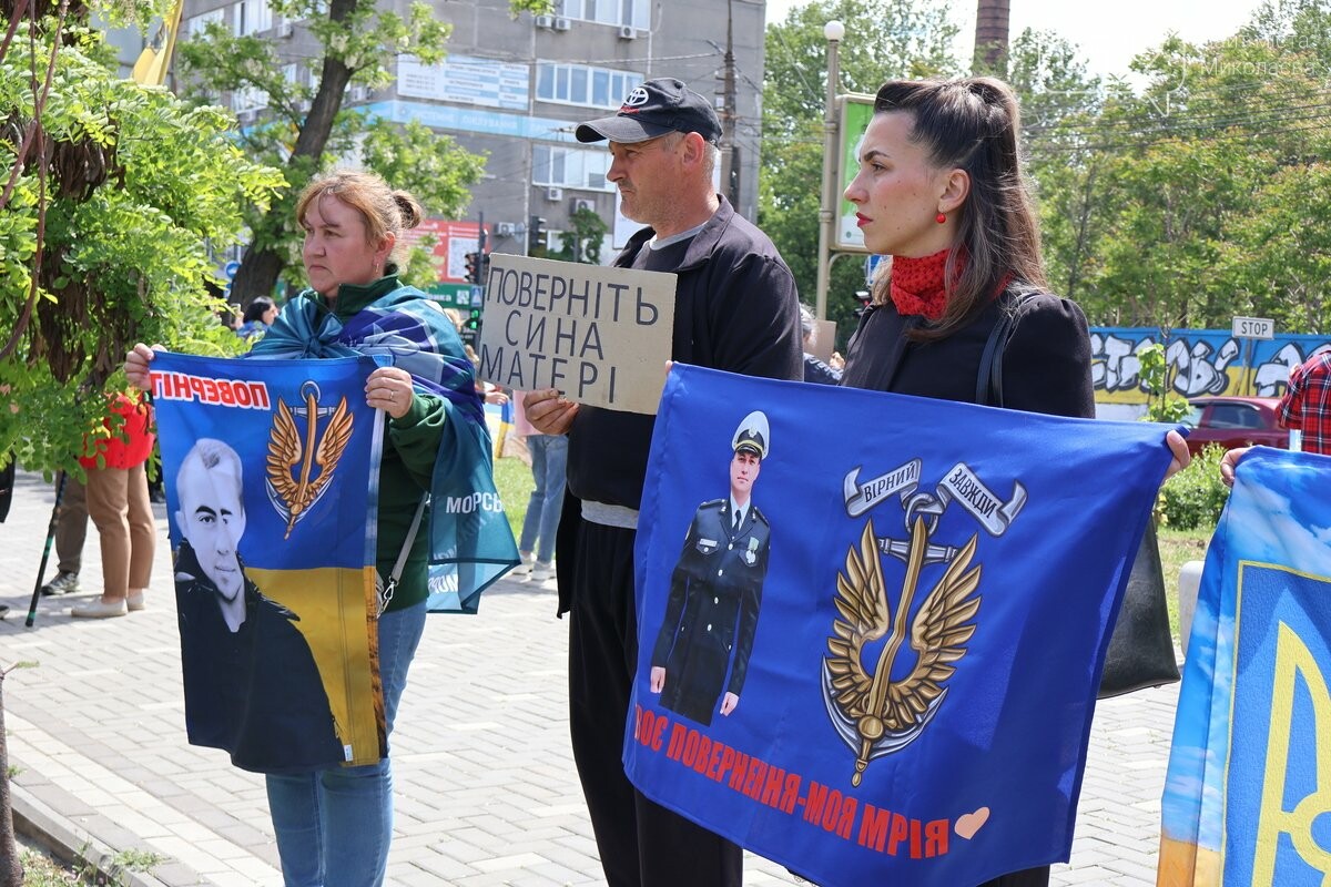 Свободу героям: николаевцы вышли в поддержку пропавших без вести военных и военнопленных