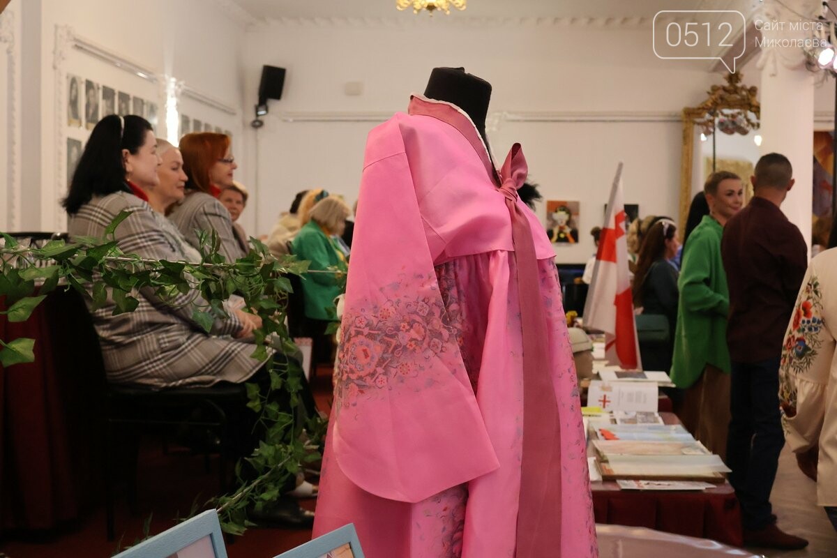 У Миколаєві відкрили творчу виставку до Дня міжнаціональної злагоди
