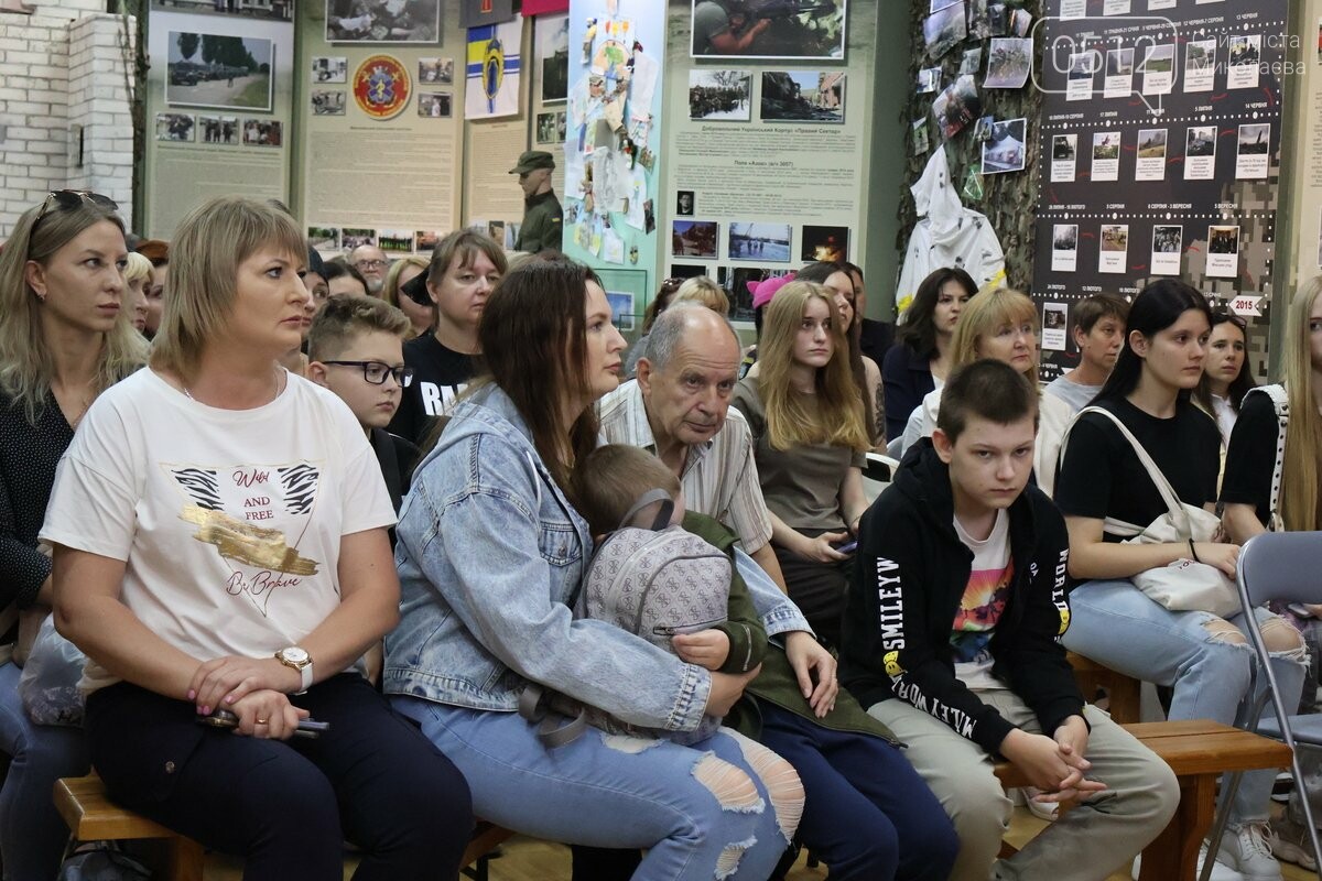 "Мы ждем тебя": в Николаеве презентовали фотовыставку посвященную без вести пропавшим военным и их семьям