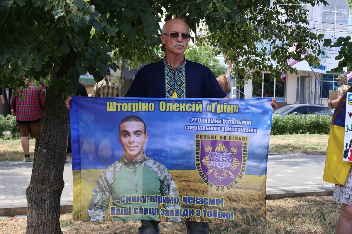Александр вместе с семьей ждет дома младшего сына Алексея