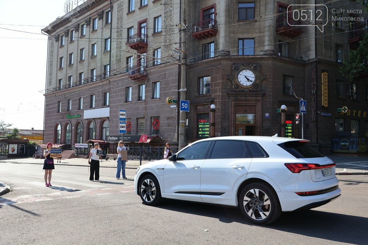 "Чтобы уважать живых - нужно помнить о павших" в Николаеве состоялась акция "Почти!", - ФОТО
