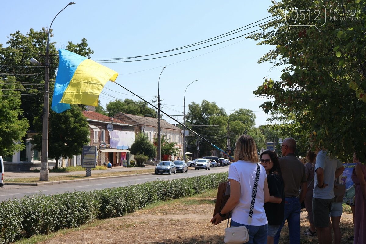 Миколаїв пам’ятає: 250 людей вийшли на акцію заради полонених і зниклих захисників, - ФОТО