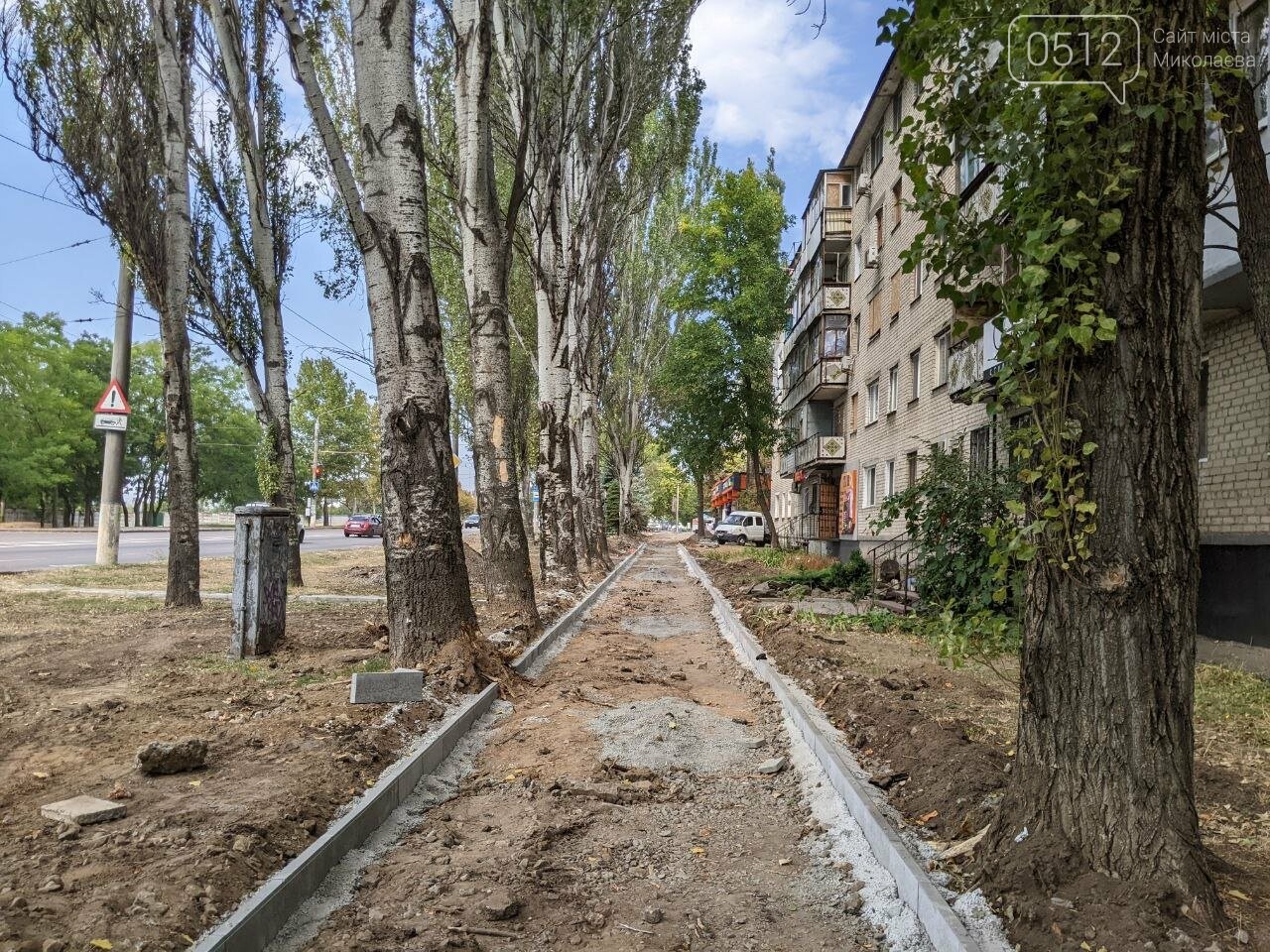 Повреждение пяти тополей и абрикосов: в Николаеве экоинспекция фиксирует последствия ремонта тротуара на ПГУ