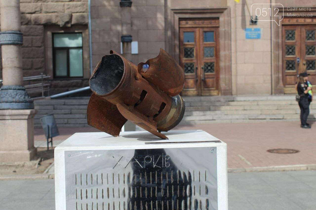 Аллея Несокрушимых Мост в Николаеве.