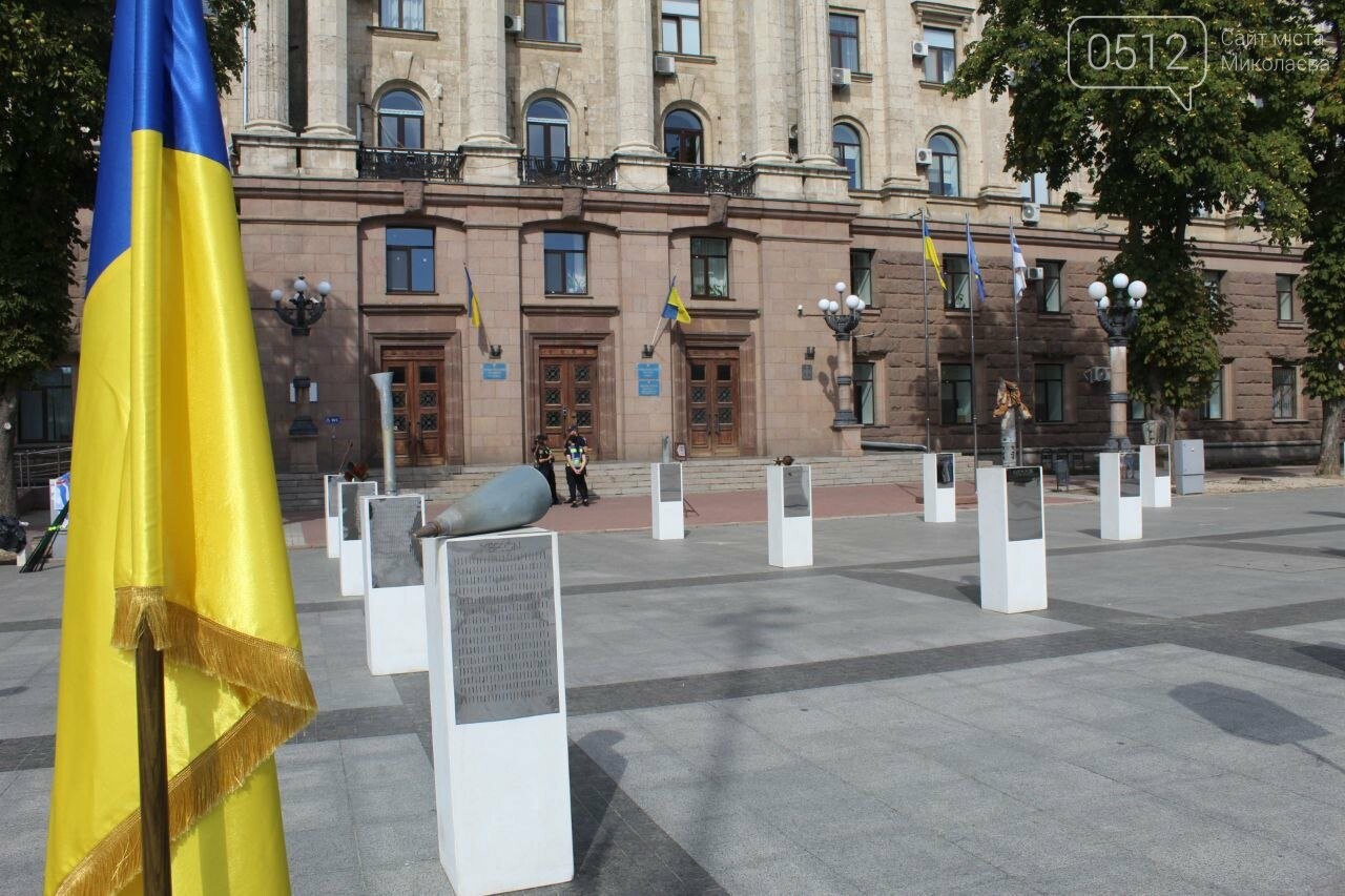 Аллея Несокрушимых Мост в Николаеве.