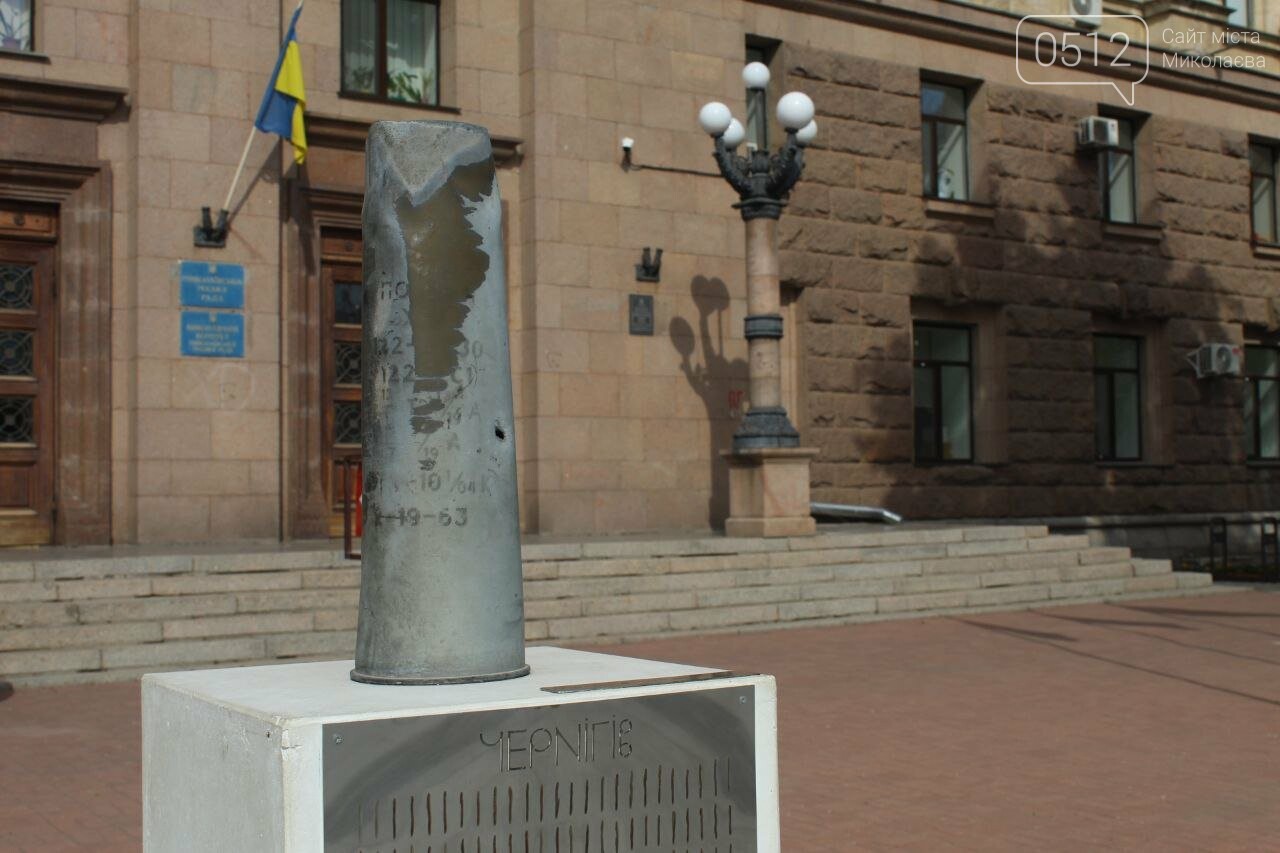 Аллея Несокрушимых Мост в Николаеве.