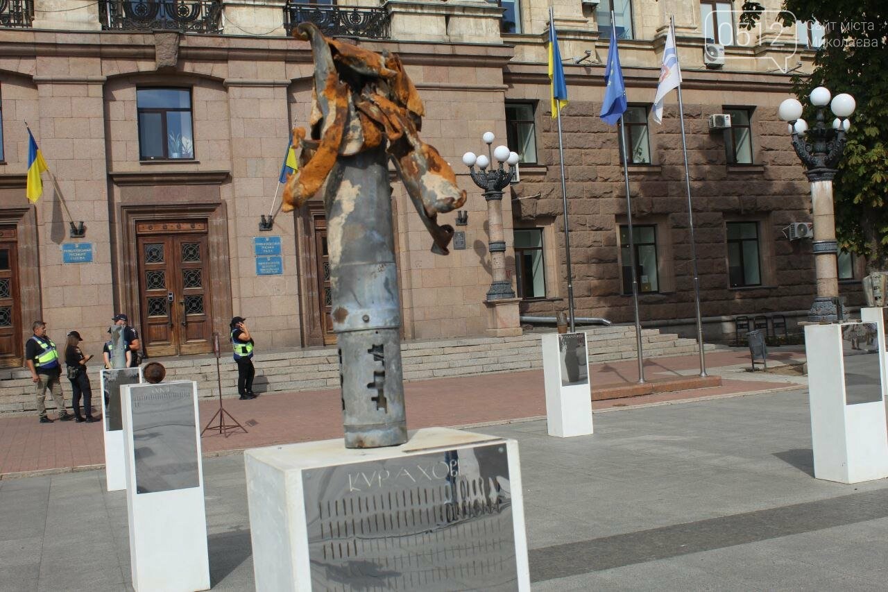 Аллея Несокрушимых Мост в Николаеве.