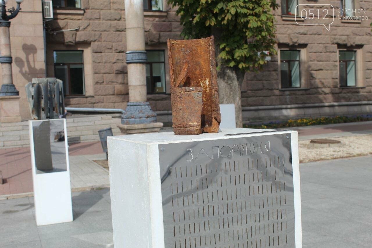 Аллея Несокрушимых Мост в Николаеве.