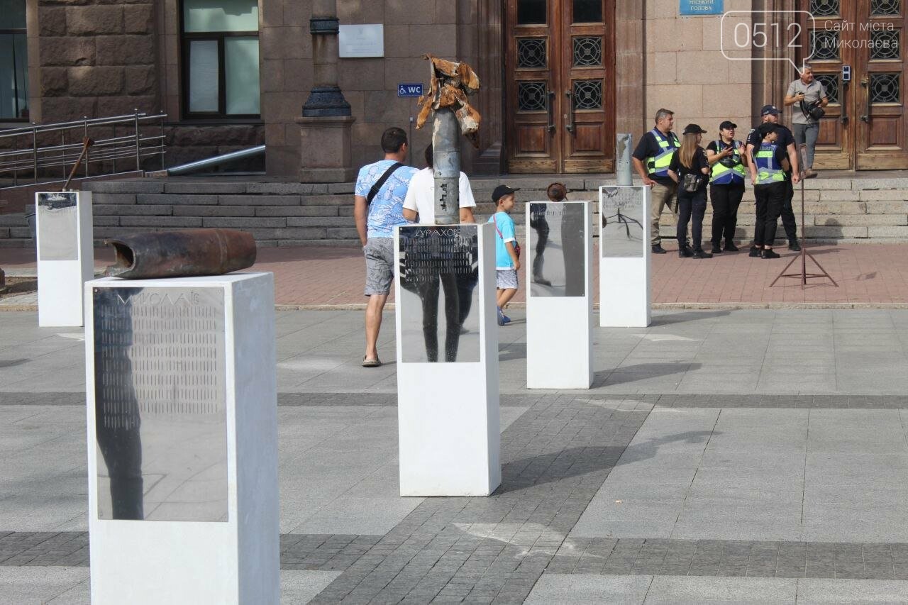 Аллея Несокрушимых Мост в Николаеве.