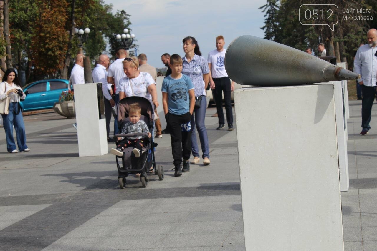 Аллея Несокрушимых Мост в Николаеве.