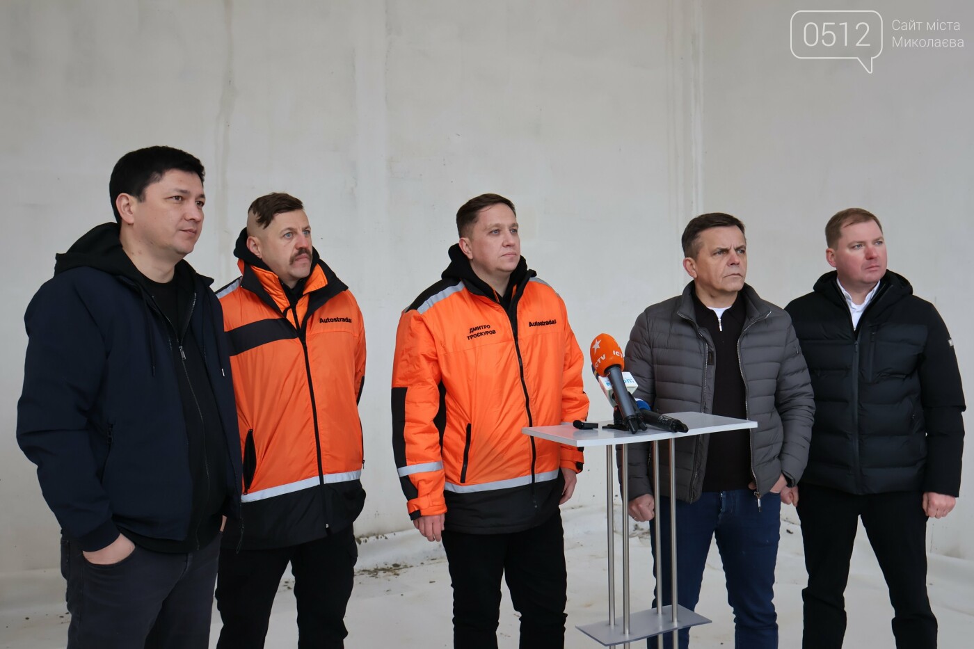 представники влади та підрядник представники влади та підрядник