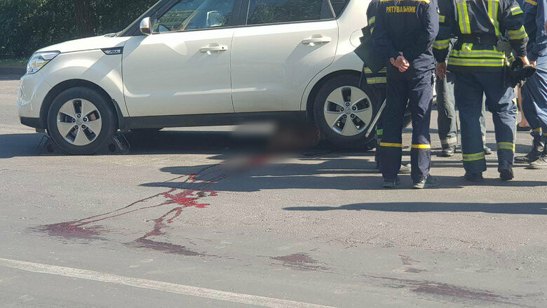 вокруг шли случайные фото в переходе большая