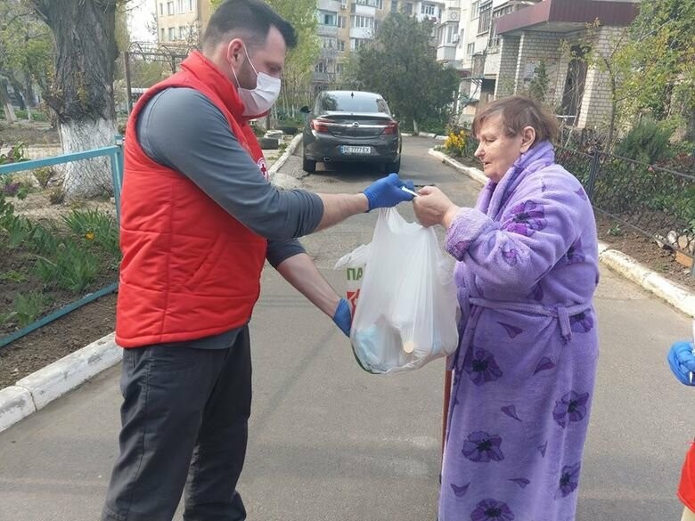 Волонтеры красного креста