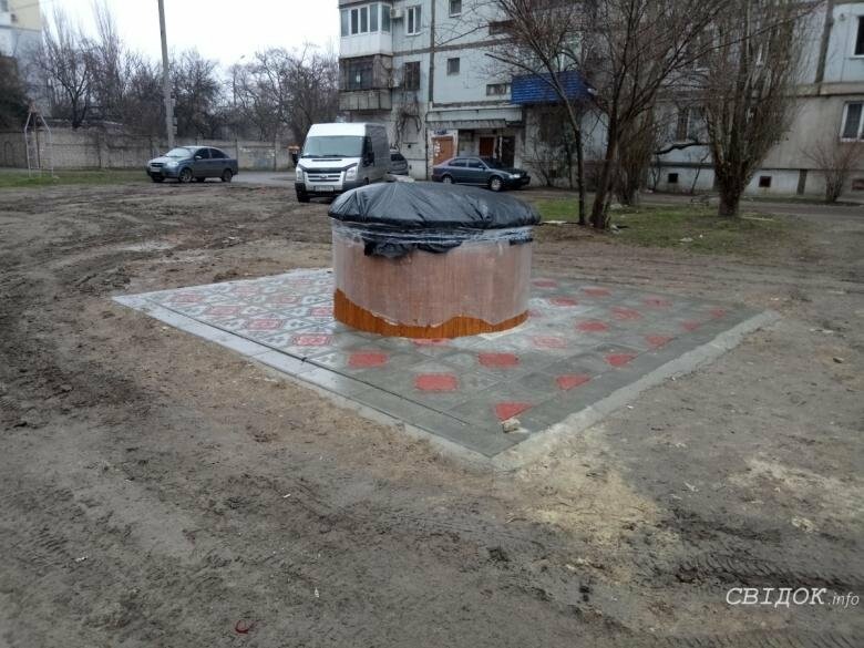 В Николаеве временно закрыли подземные мусорные контейнеры на 2 КП .
