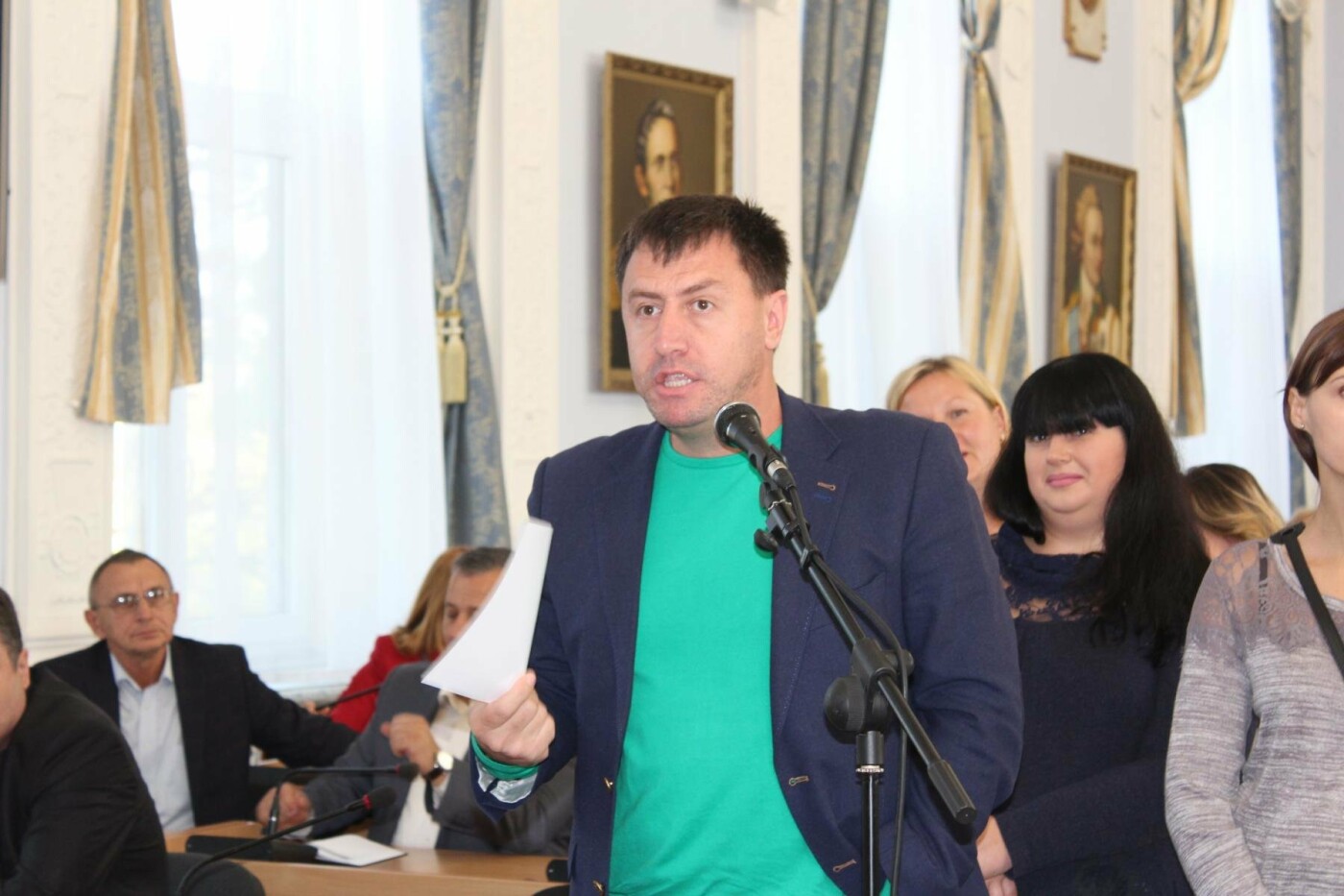 "Питание, окна, спортзалы..: родители и депутаты раскритико..., фото-1 "Питание, окна, спортзалы..: родители и депутаты раскритиковали начальницу управления образования Деркач, - ФОТО, фото-1