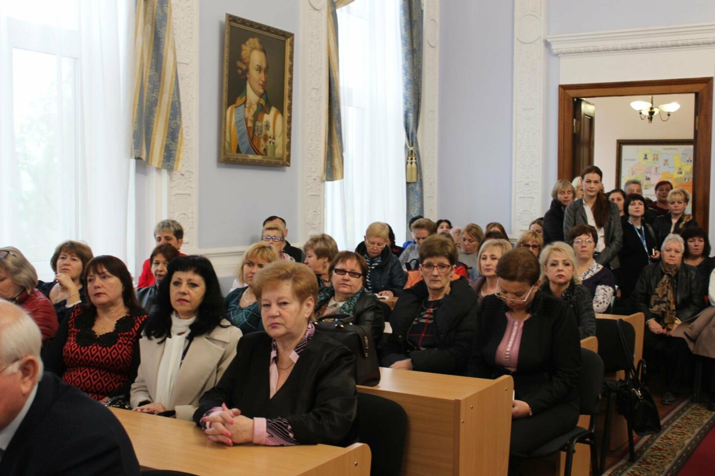 "Питание, окна, спортзалы..: родители и депутаты раскритико..., фото-4 "Питание, окна, спортзалы..: родители и депутаты раскритиковали начальницу управления образования Деркач, - ФОТО, фото-4