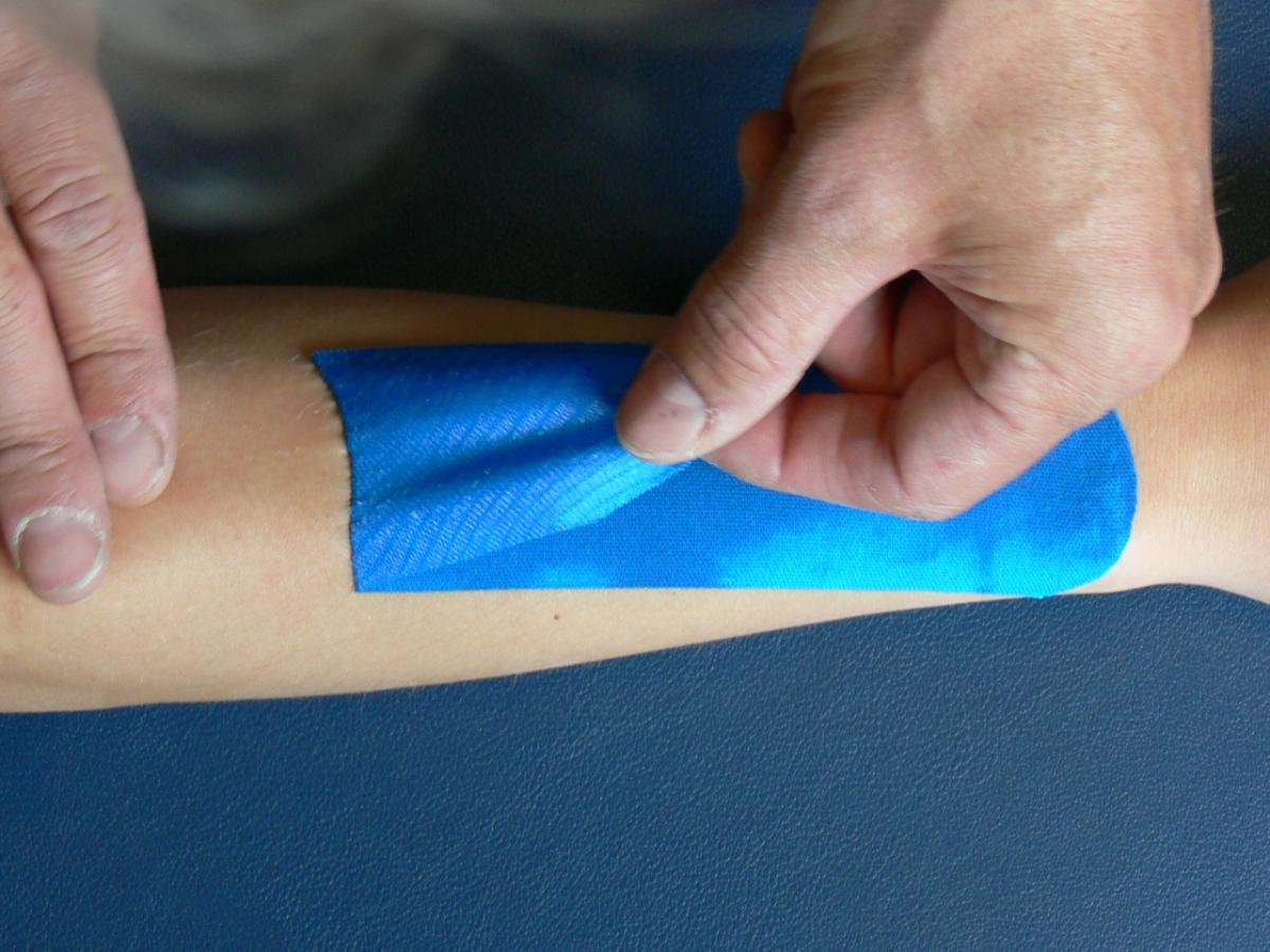 Инструкция по правильному снятию Kinesio tape, фото-1 Инструкция по правильному снятию Kinesio tape, фото-1