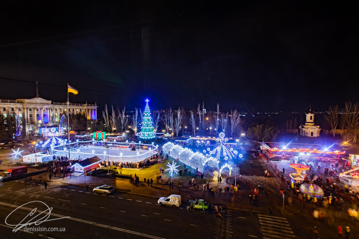 Как выглядела главная елка в Николаеве в разные годы, - ФОТО | Новини