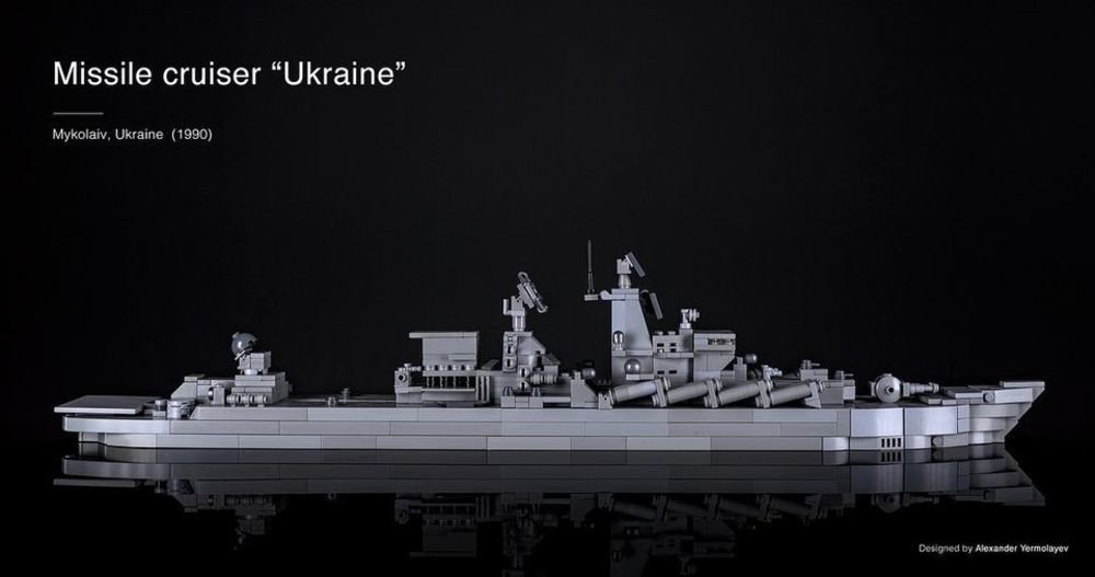 Модель крейсера "Украина" из лего
