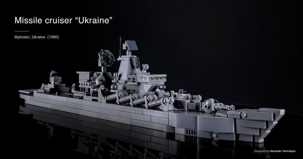 Модель крейсера "Украина" из лего