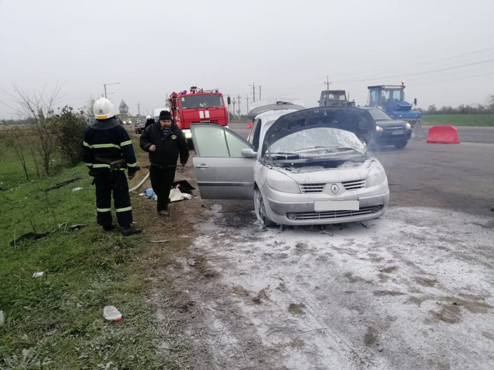 На Николаевской трассе загорелся автомобиль