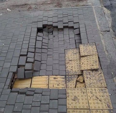 Просевшая плитка