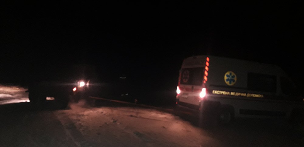 В Николаевской области спасатели трижды вытаскивали из сугробов и грязи автомобили
