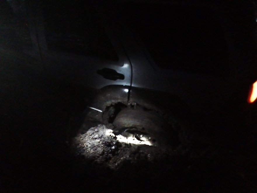 В Николаевской области спасатели трижды вытаскивали из сугробов и грязи автомобили