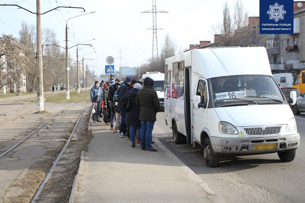 В Николаеве полиция проверила маршрутки