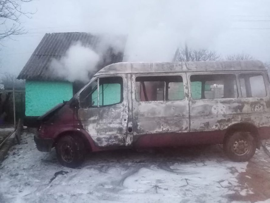 Горел микроавтобус и три тонны ореха: на Николаевщине произошел пожар,- ФОТО 
