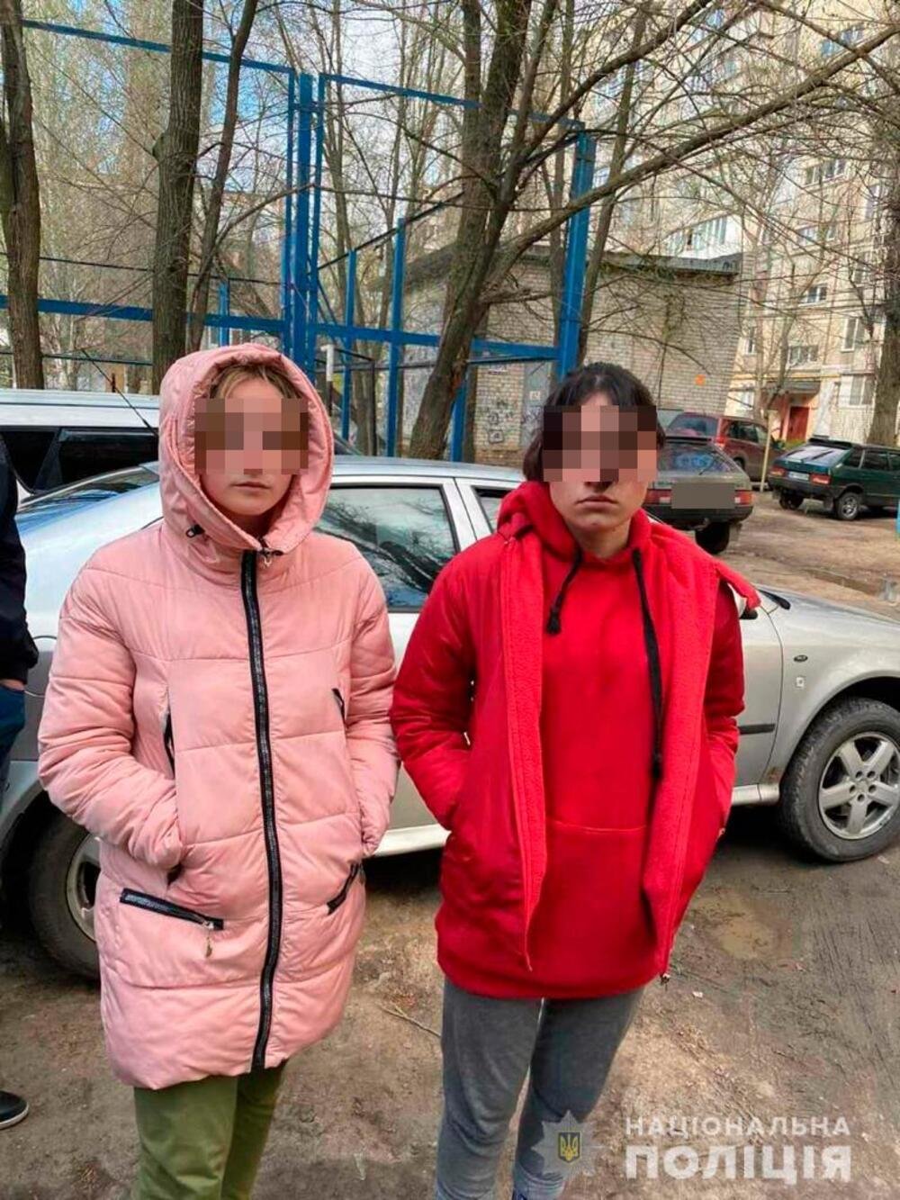 Полиция разыскала девушек