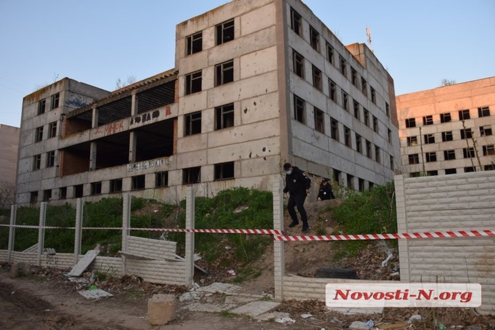 В Николаеве на заброшенной стройке нашли труп девушки