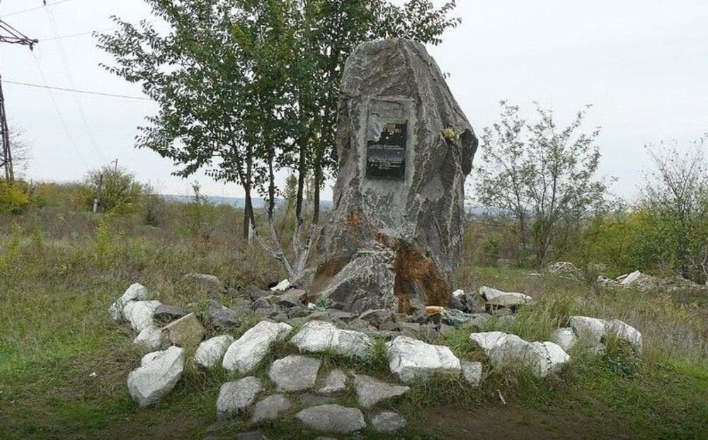 Памятник Мишке Япончику