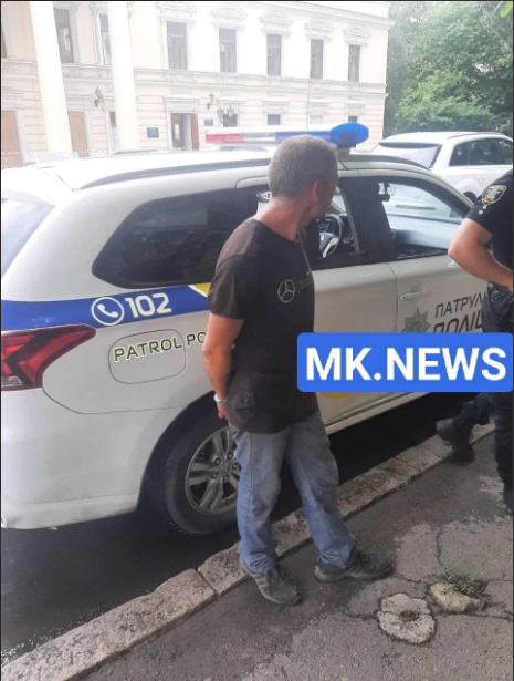 Разбили окно в мэрии Николаева