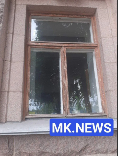Разбили окно в мэрии Николаева