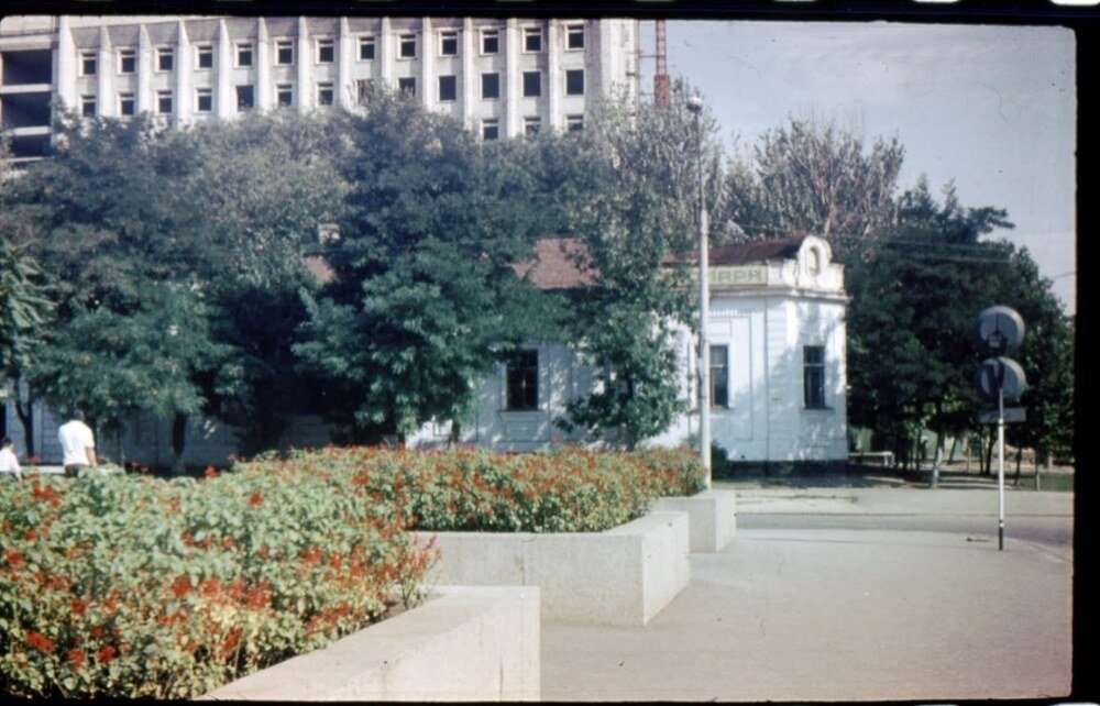 Николаевская ОГА и старый зоопарк