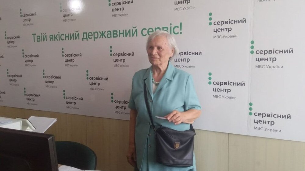"Привыкли к своей машине, а за руль сесть некому": В Николаеве 79-летняя женщина получила водительские права, - ФОТО