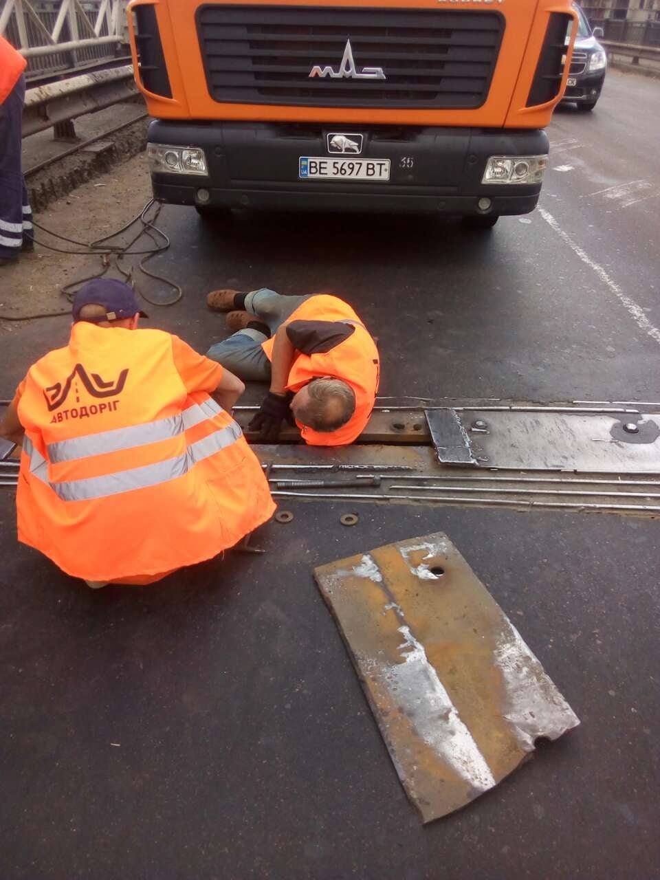 В Николаеве в экстренном порядке провели ремонт деформационного шва разводной части Варваровского моста, - ФОТО