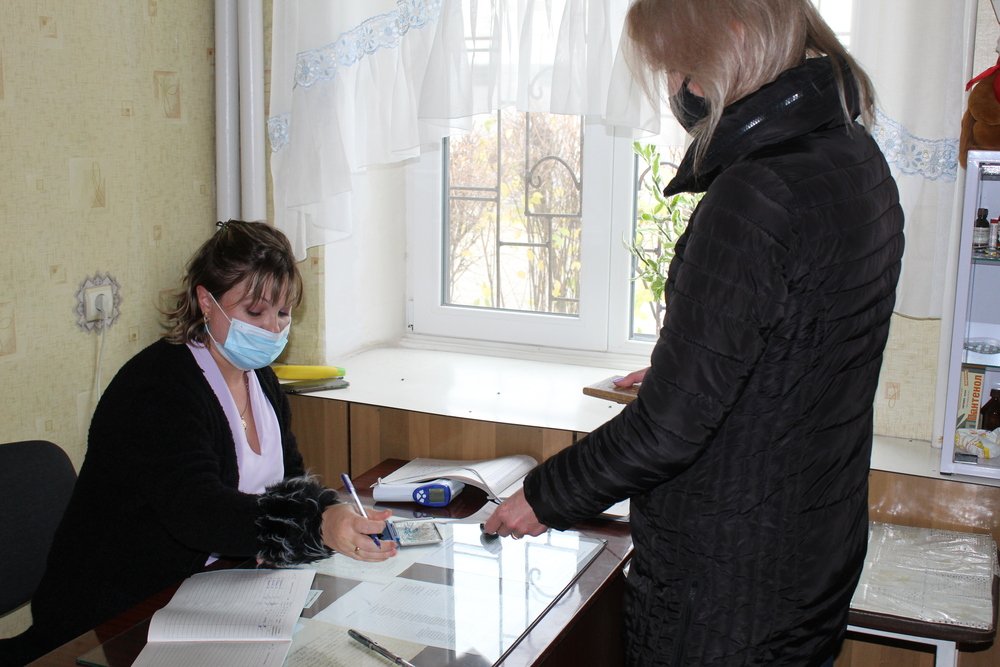 Кристина проходит медика перед стартом работы