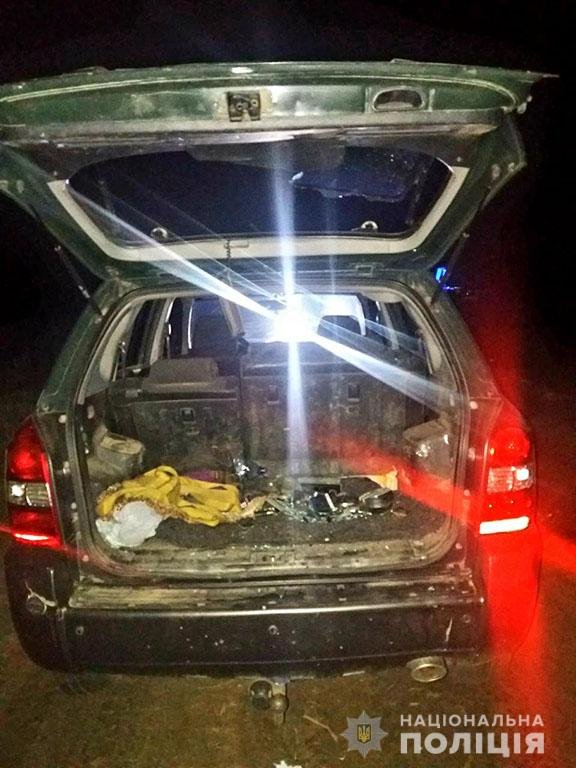 Думали, что браконьер и обстреляли авто: В Николаевской области задержали компанию охотников, - ФОТО